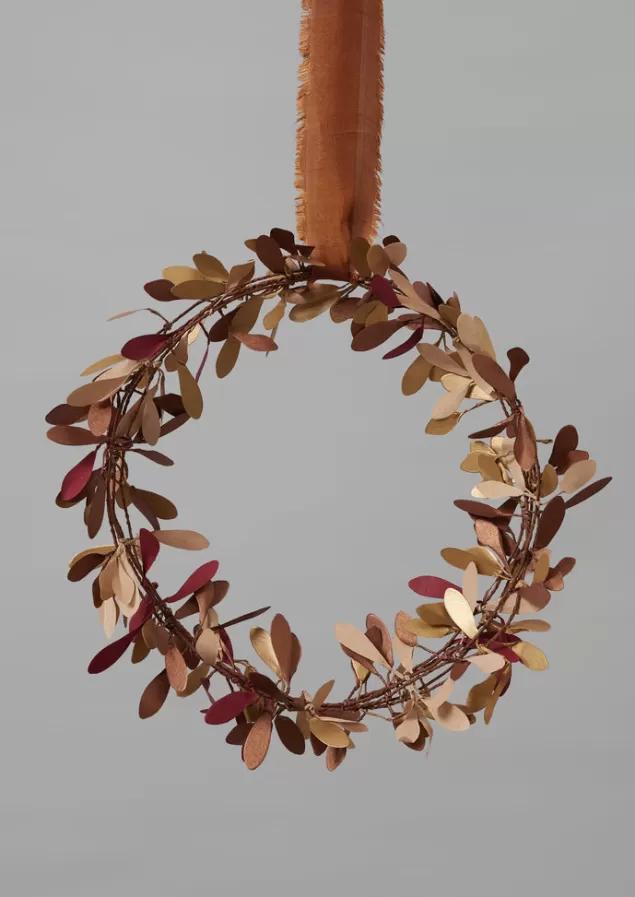 Toast Mistletoe Paper Wreath