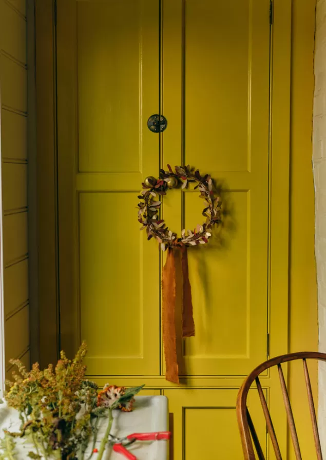 Toast Mistletoe Paper Wreath